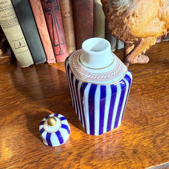 Vintage Blue and White Stripped Ginger Jar/Porcelain potiche with Gold Accents - Picture 12 of 17